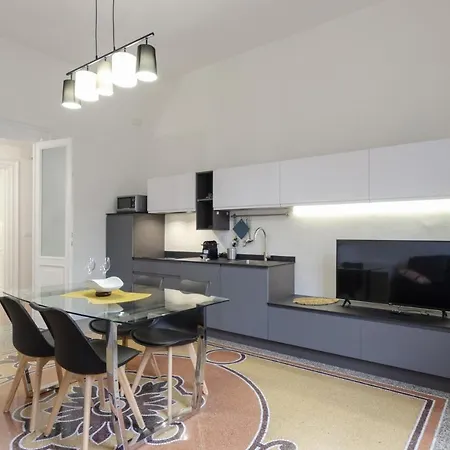 Joivy Elegant 1-bedroom Flat Near Spianata Castelletto Genoa