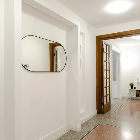 Joivy Elegant 1-bedroom Flat Near Spianata Castelletto Apartment