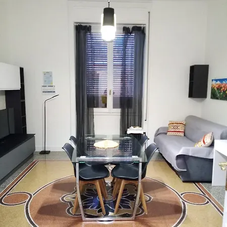 Joivy Elegant 1-bedroom Flat Near Spianata Castelletto Genua